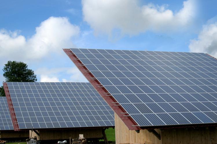 工商业值得装太阳能光伏发电吗-泰安市亨越新能源